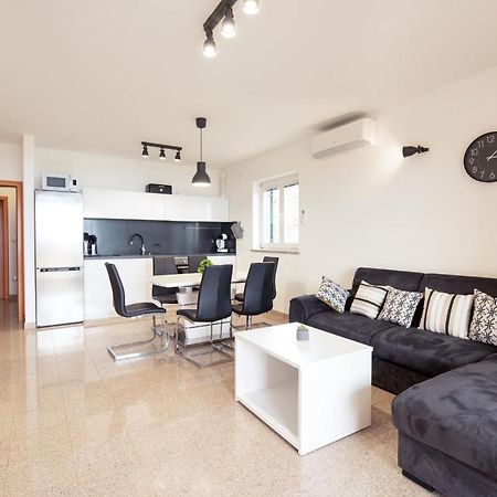 Seaview Apartment Lea Ичичи Экстерьер фото